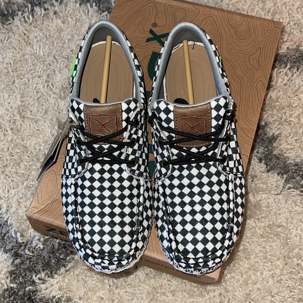 NWOB. Zero X, mens shoe size 7.5